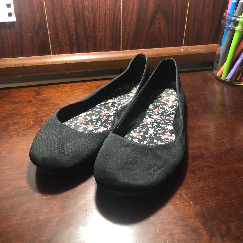 black flats